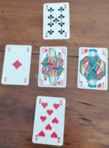 Tirage en croix – méthode structurée avec jeu de 32 cartes