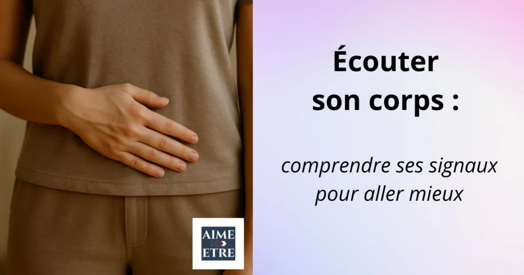 Une main posée calmement sur le ventre d’une personne habillée, symbolisant l’écoute corporelle et la reconnexion à soi.